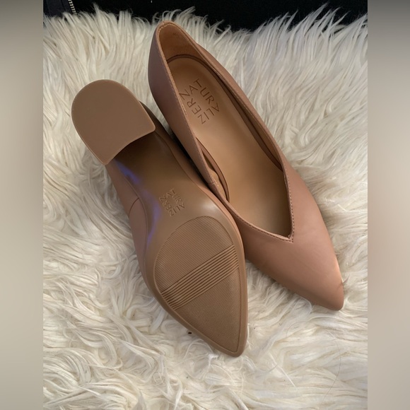 New never worn Naturalizer Paden block heels size 8 - Picture 2 of 2